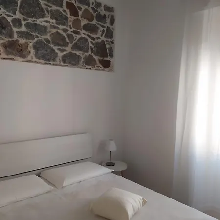 Lormar House Apartman *